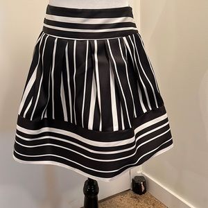 Black/white A-line skirt